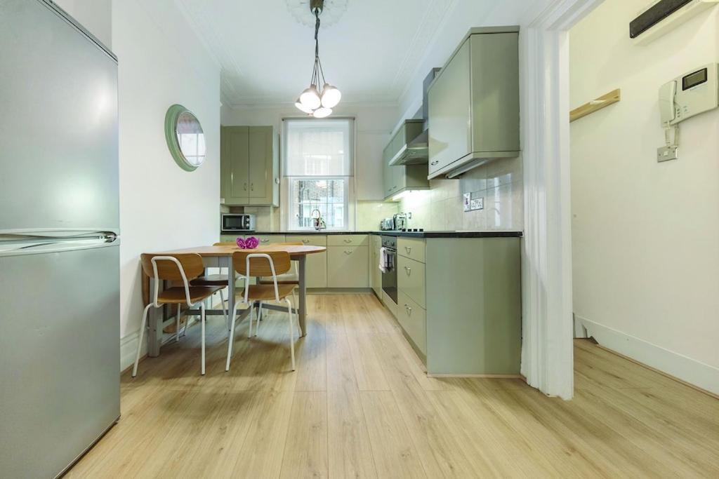 Appartamento 3 Bedroom In Westminster Londra