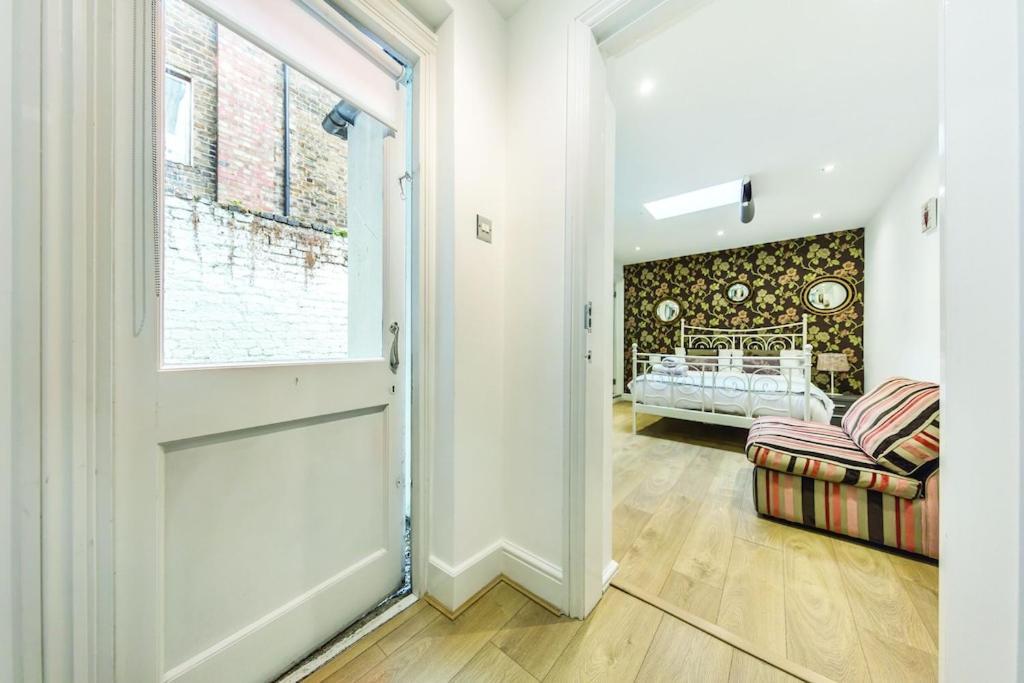 3 Bedroom In Westminster Londra